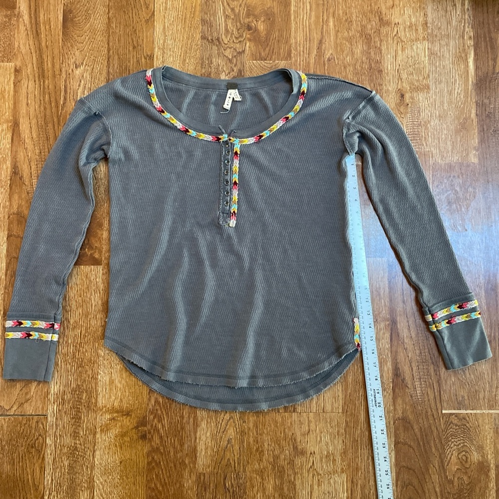 We The Free Rainbow Thermal Henley Long Sleeve Women's Size L, Dark Gray - Picture 12 of 12